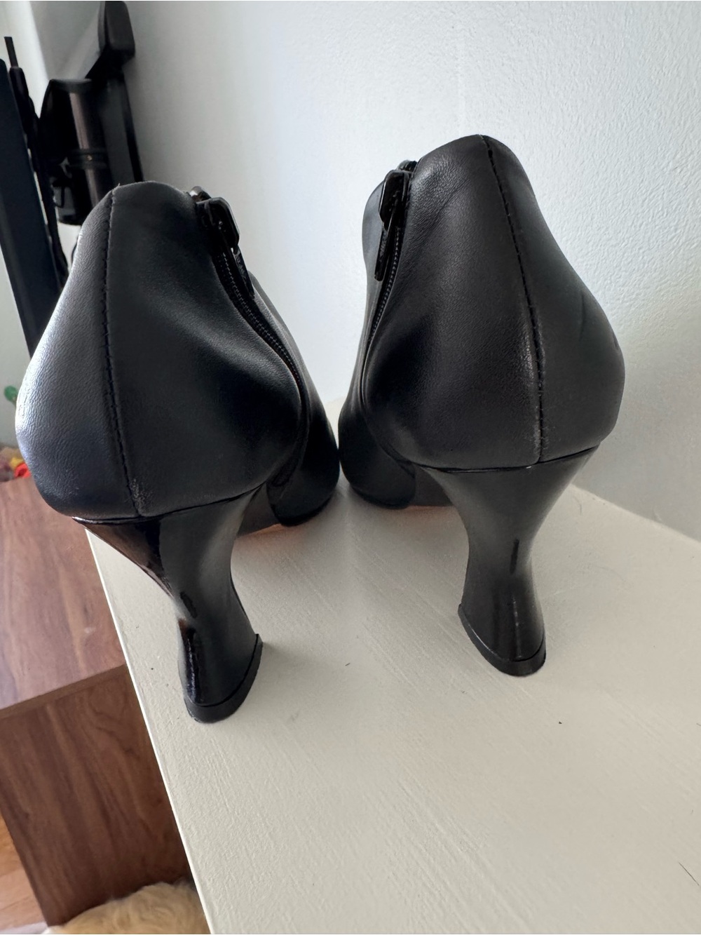 Fluevog Black Heels - Authentic - Size 9 - Picture 4 of 6